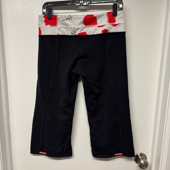 Lululemon Womens Yoga Crop Flare Pant Black Red Rose Size 6/8 Medium Groove - Picture 2 of 9